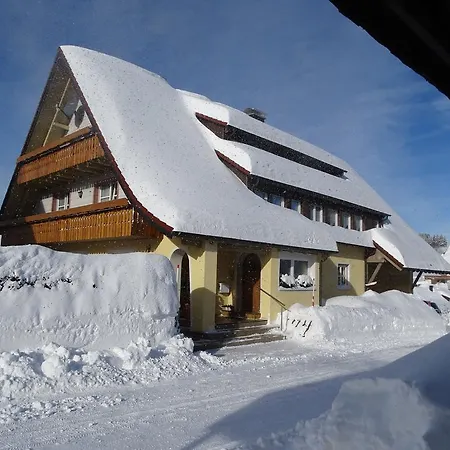 بيت ضيافة Haus Hubertus Sankt Märgen